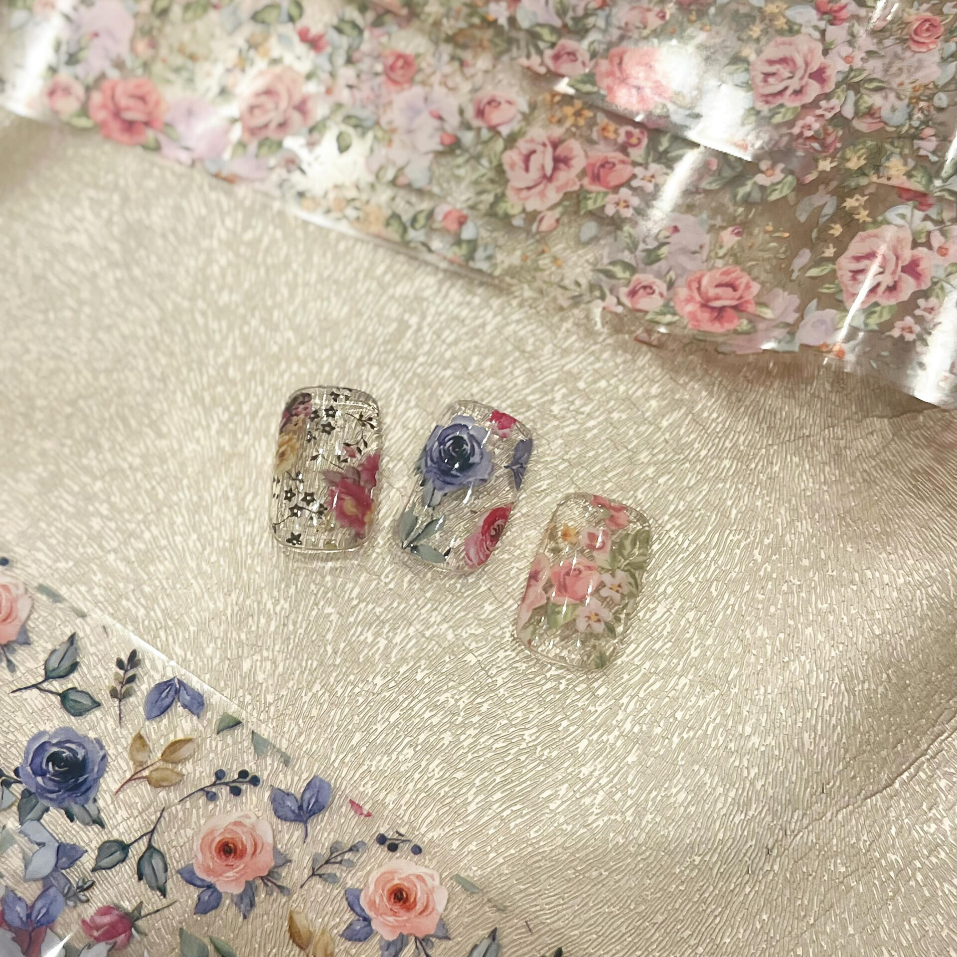 新しく花柄のネイルホイル入荷しました💐
